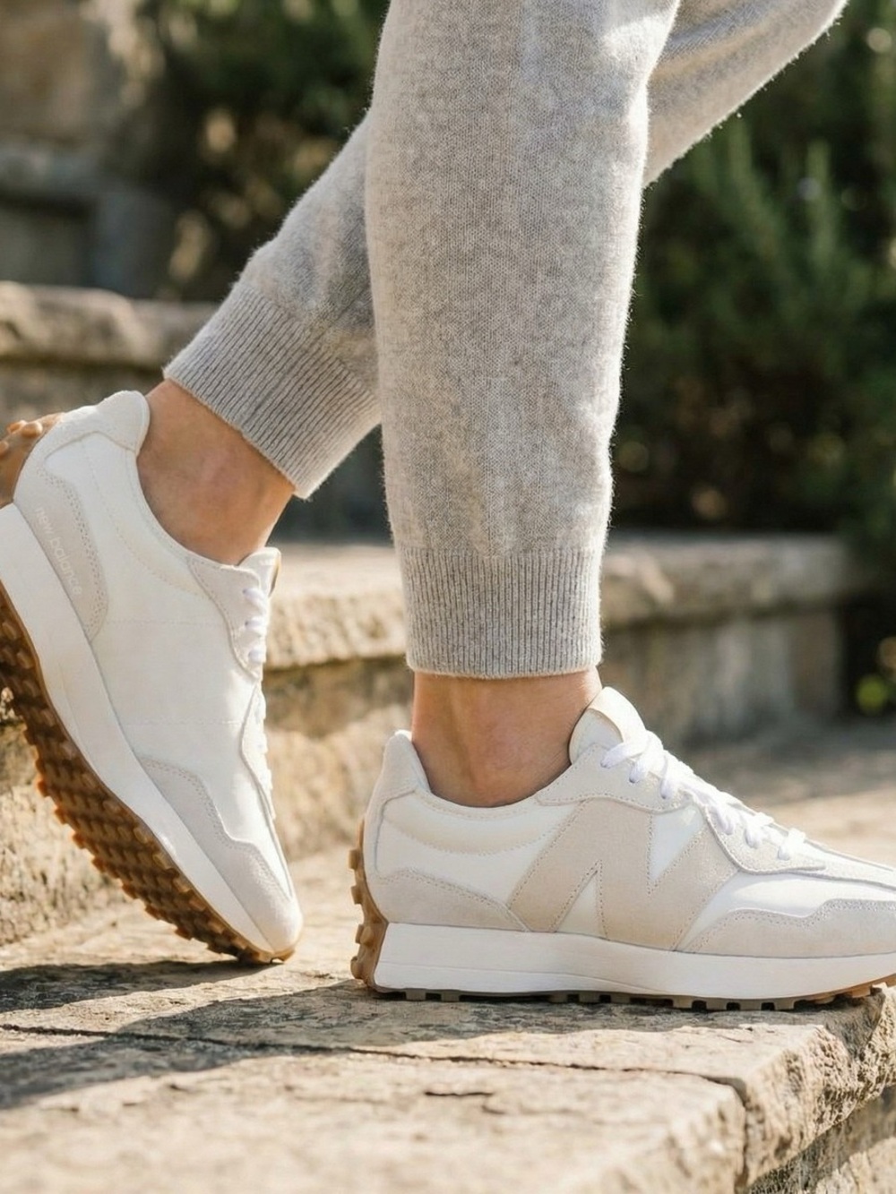New Balance 327 Casual WOMEN Sneaker Shoes Leather White Sandstone size 6 - NEW - Picture 5 of 9